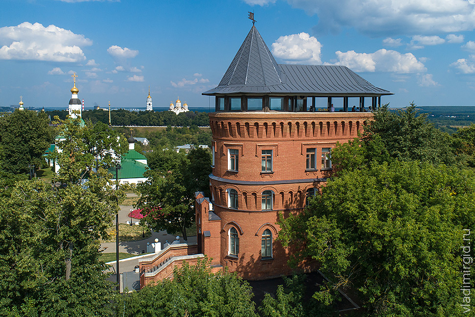 Водонапорная башня во Владимире фото с дрона